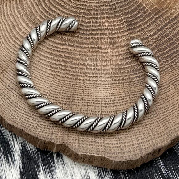 1990s Native American NAVAJO Sterling Silver Cuff Bracelet Heavy Double Twist - Picture 2 of 3